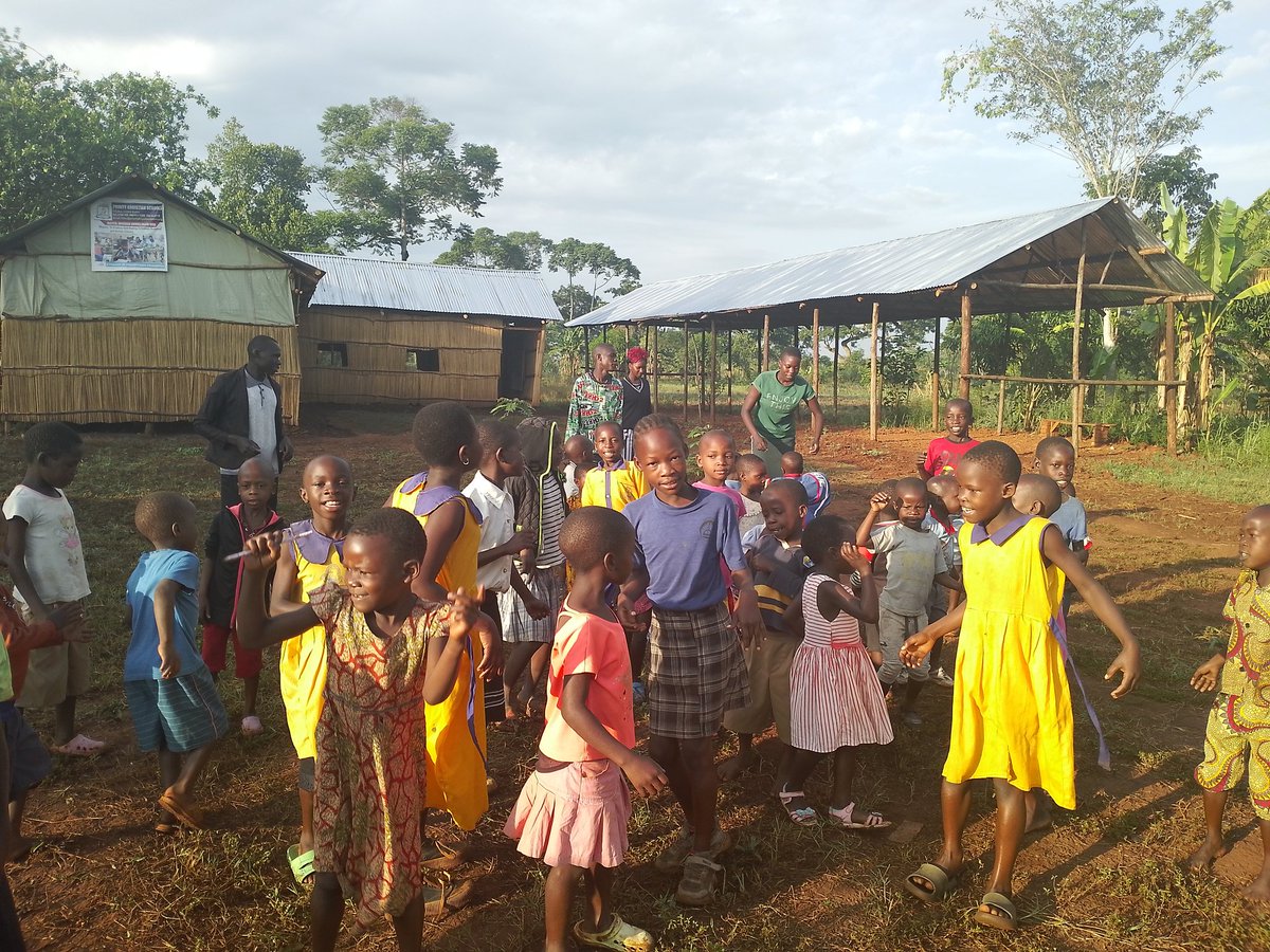 PHFOrganization's tweet image. Madam Amanda! Would you please love your friends here with a copy of your books