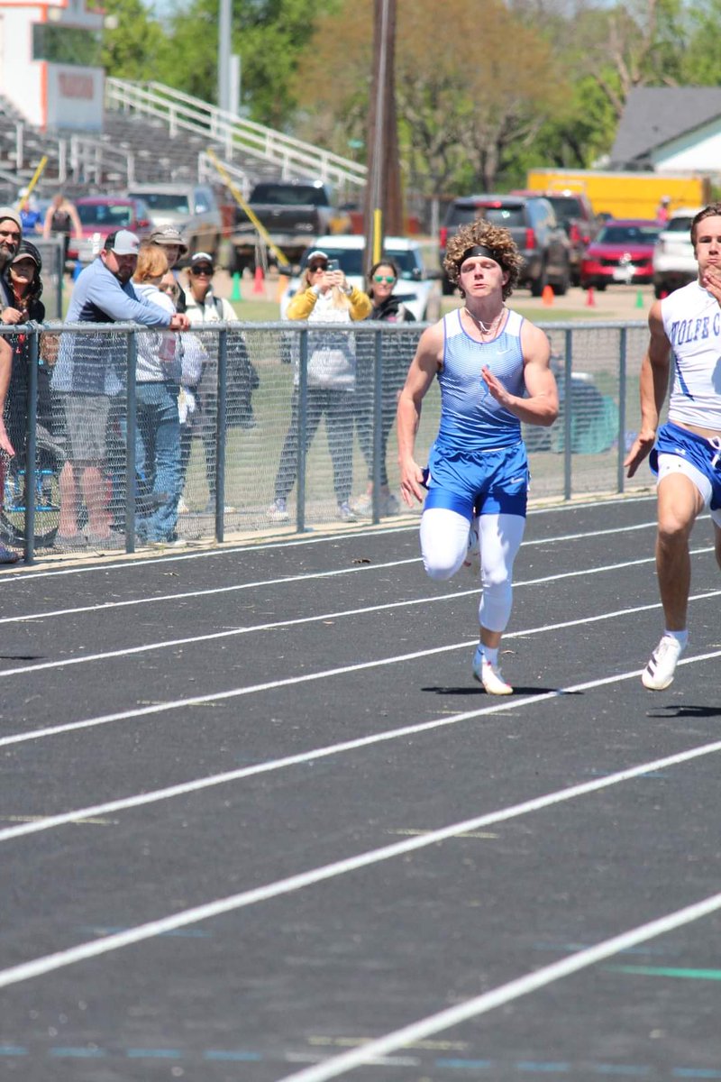 FballCeleste's tweet photo. Aiden Oslin-Area Qualifier
4x100 &amp; 4x200m Relay

D.O.D. https://t.co/xeLInvLN0T