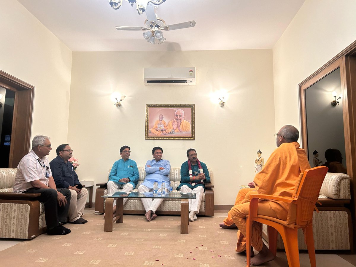 hdmalhotra's tweet photo. अक्षरधाम मंदिर,लक्ष्मी नगर में स्वामी जी से आशीर्वाद प्राप्त करने का सौभाग्य मिला।

#DelhiKeHarGharMeBhajpa #PhirEkBaarModiSarkar #AbkiBaar400Par #ModiKiGuarantee #bjpeastdelhi #HarshMalhotraBJP https://t.co/LpIuK6o8H1