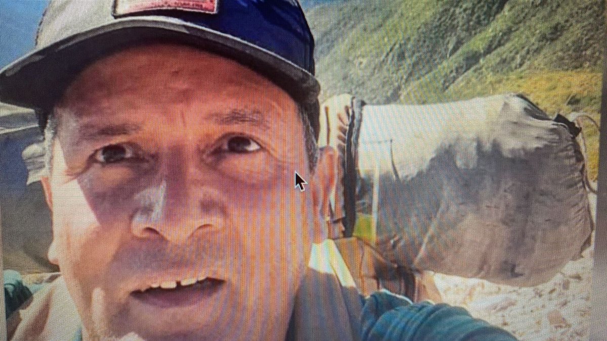 roddyjorquera's tweet photo. A ver si me ayudan a difundir por favor. 
Hola mi papá está extraviado desde las 12:00
horas del día viernes 29, no sabemos nada de él. Fue visto por última vez en el cerro de la virgen de Águila sur, llegando angostura.
Favor alguna información al wapp +56 964074164 https://t.co/8TDXOSL1lf