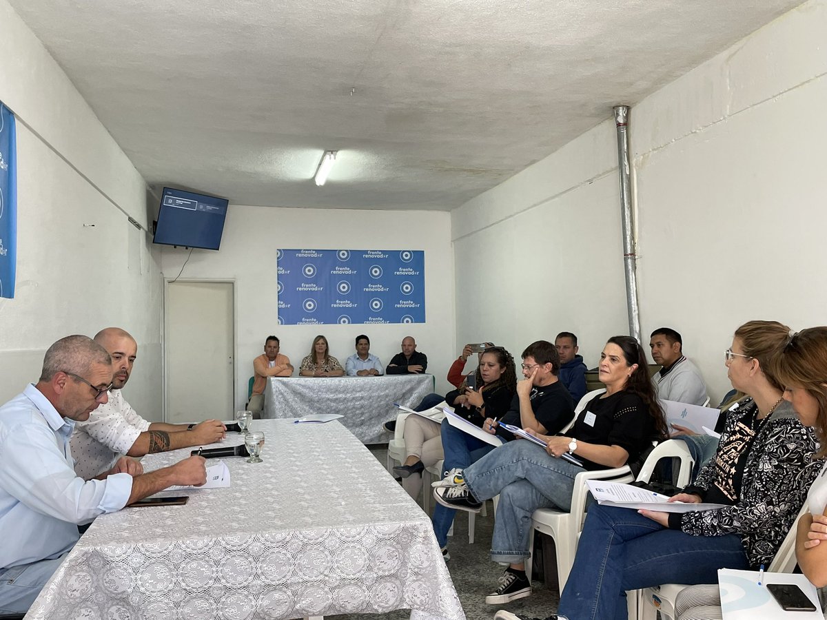 Congreso Partidario <a href="/FrenteRenovador/">Frente Renovador</a> - aprobación memoria y balances - aperturas de casas locales- 
#trelew ya tiene su nueva casa partidaria 
@alejandrosandilo
<a href="/vanesabril/">Vanesa Abril</a>