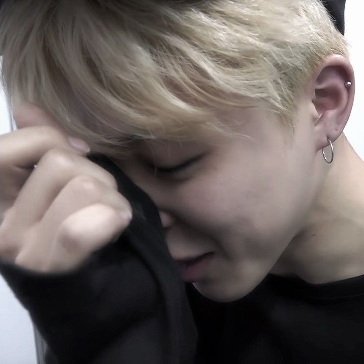 becca⁷ ★ ARIRANG tweet media