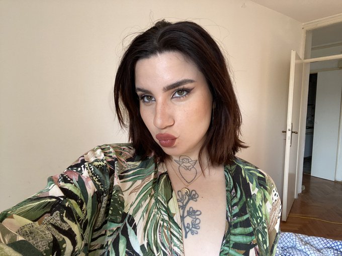 Going live in 15 minutes! @ManyVids https://t.co/9K3E2amjIq<a class="tags" href="/tag/manyvids">@manyvids</a>