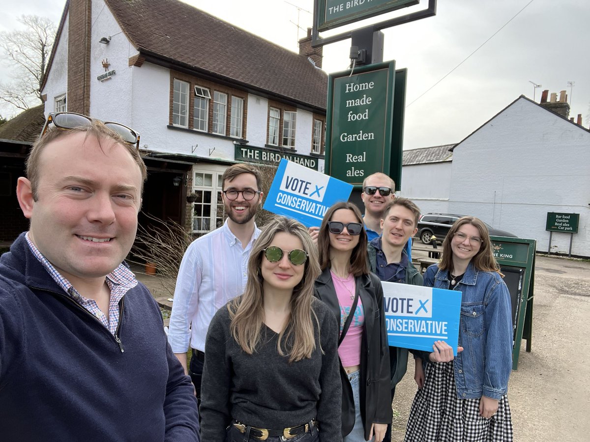 Great ☀️ day of doorstep discussions ahead of North Hertfordshire Council & Hertfordshire PCC elections 🗳️ with @BimAfolami @LGBTCons & @NextGenTories #ToryDoorstep #VoteConservative