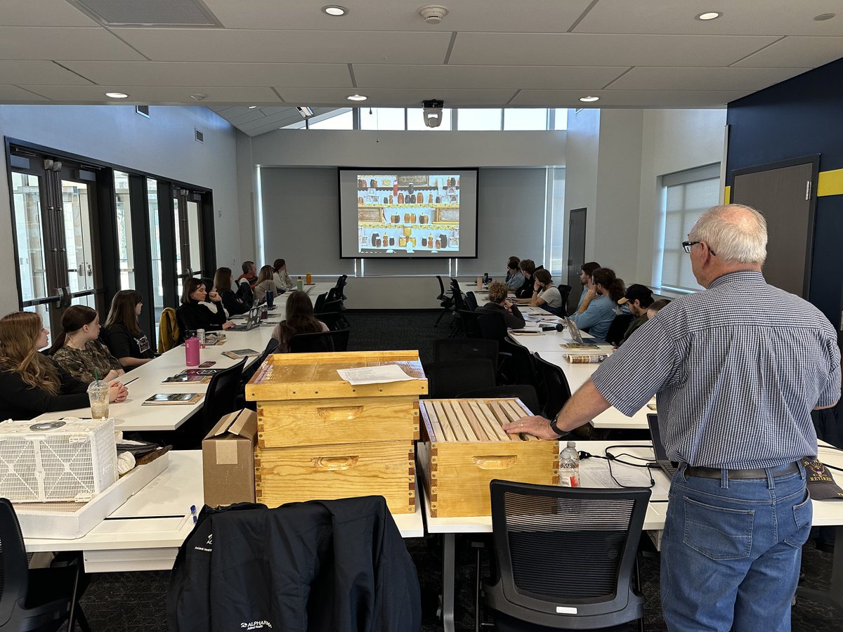 Training the next generation of beekeepers today at Augie. 

I had a little grant money that I used to pay for 25 Augie students, faculty, staff, plus three local high school APES teachers and some zoo and butterfly house staff to get certified. 🐝🐝🐝