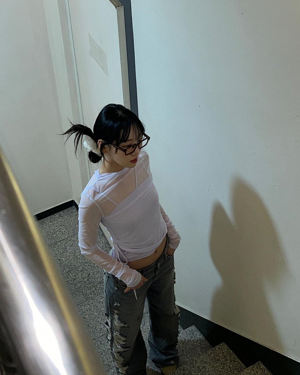 UROWNWORLD's tweet photo. ★ drink time with 
　　　　　(@paintboo_)

　เค ยอม ชุดวันนี้สวย https://t.co/uTc2CfEPNP