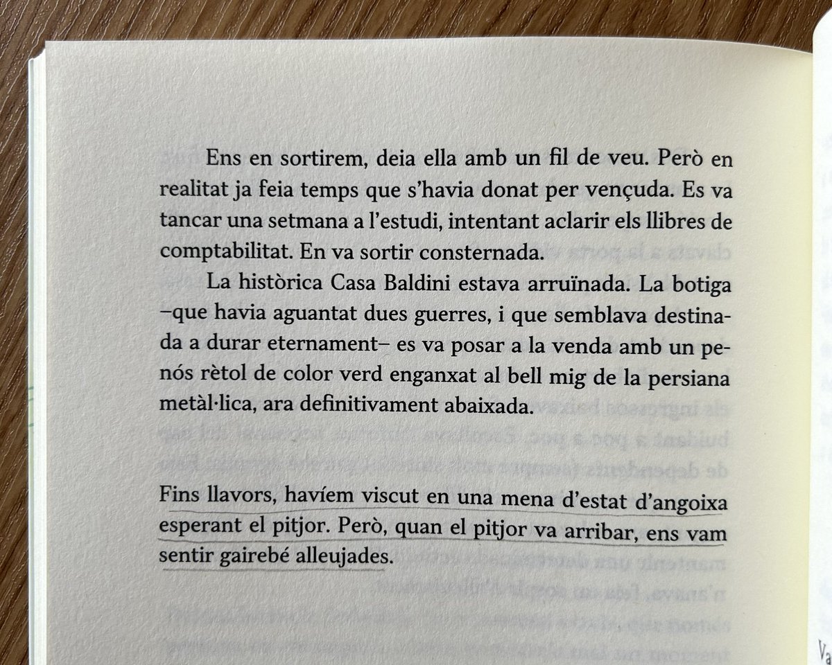 Passa poc que recomani un llibre amb tanta convicció. Avui és una d'aquestes vegades. Gràcies @mes_llibres per publicar aquestes meravelles ✨