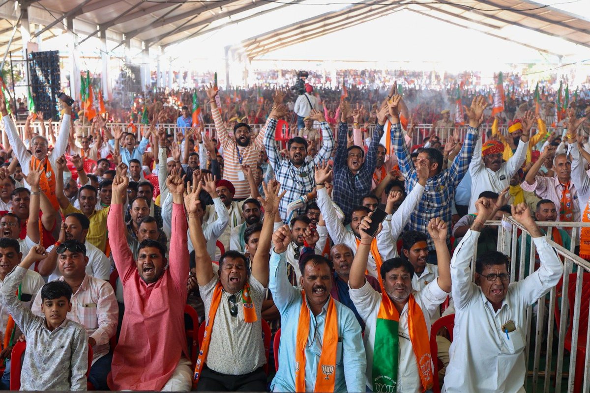 narendramodi's tweet photo. अजमेर की रैली में मेरे परिवारजनों का जोश और जुनून इस बात का संकेत है कि लोकसभा चुनाव में राजस्थान एक नया इतिहास लिखने जा रहा है। https://t.co/bZfV7kDKWO