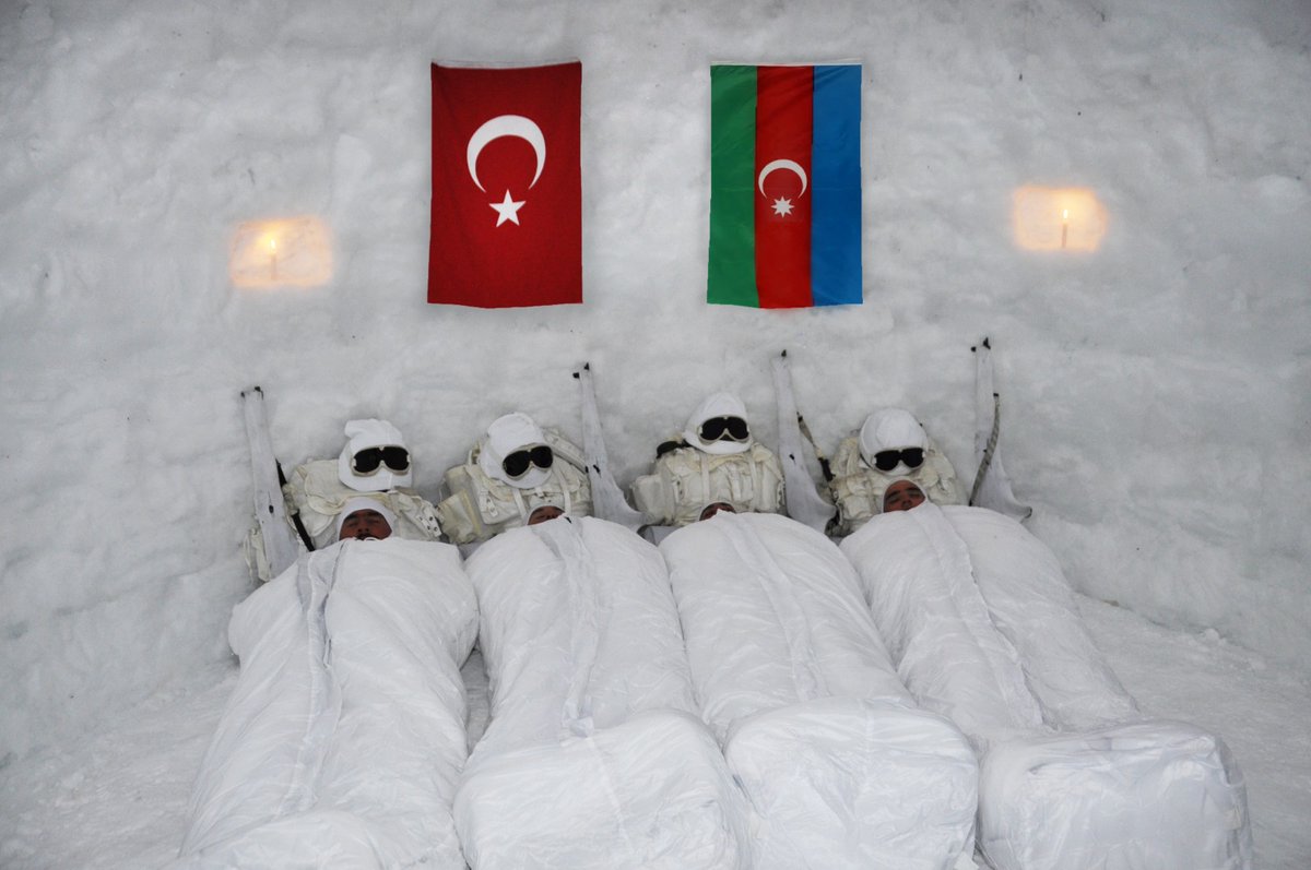 Derin Kar ve Şiddetli Soğuklarda Muharebe Eğitim Merkezi Komutanlığınca, “14’üncü Dönem Derin Kar ve Şiddetli Soğuklarda Muharebe, Askerî Kayakçılık, Çığ ve Çığda Arama Kursu” Azerbaycan askerî personelinin de katılımıyla gerçekleştirildi. #MillîSavunmaBakanlığı