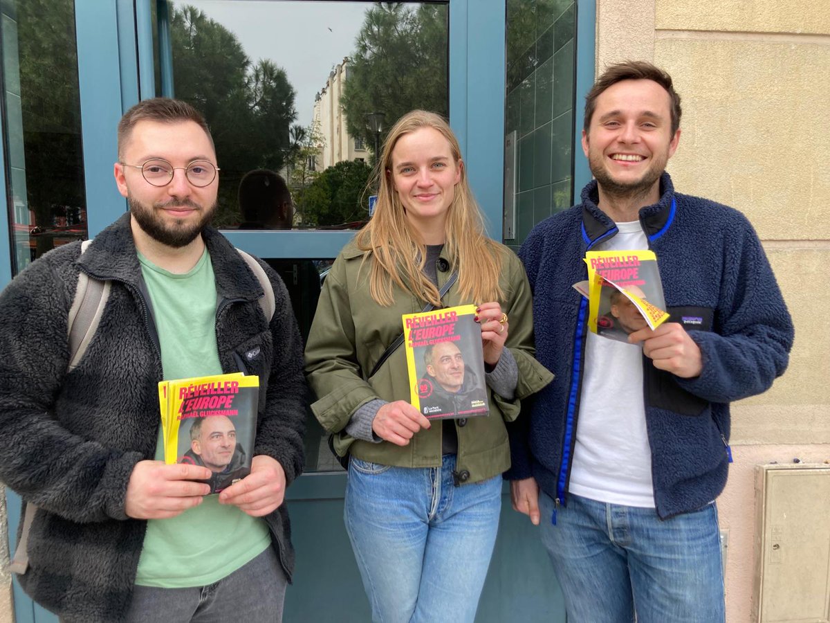 Les camarades du #PS20ème sur le pont toute la journée ce samedi ! Marchés #Belgrand et Porte de Vincennes avec le @PS_Paris12 puis porte-à-porte cet après-midi 🌹✊️ Belle mobilisation pour faire un beau score le 9 juin avec @rglucks1 💪