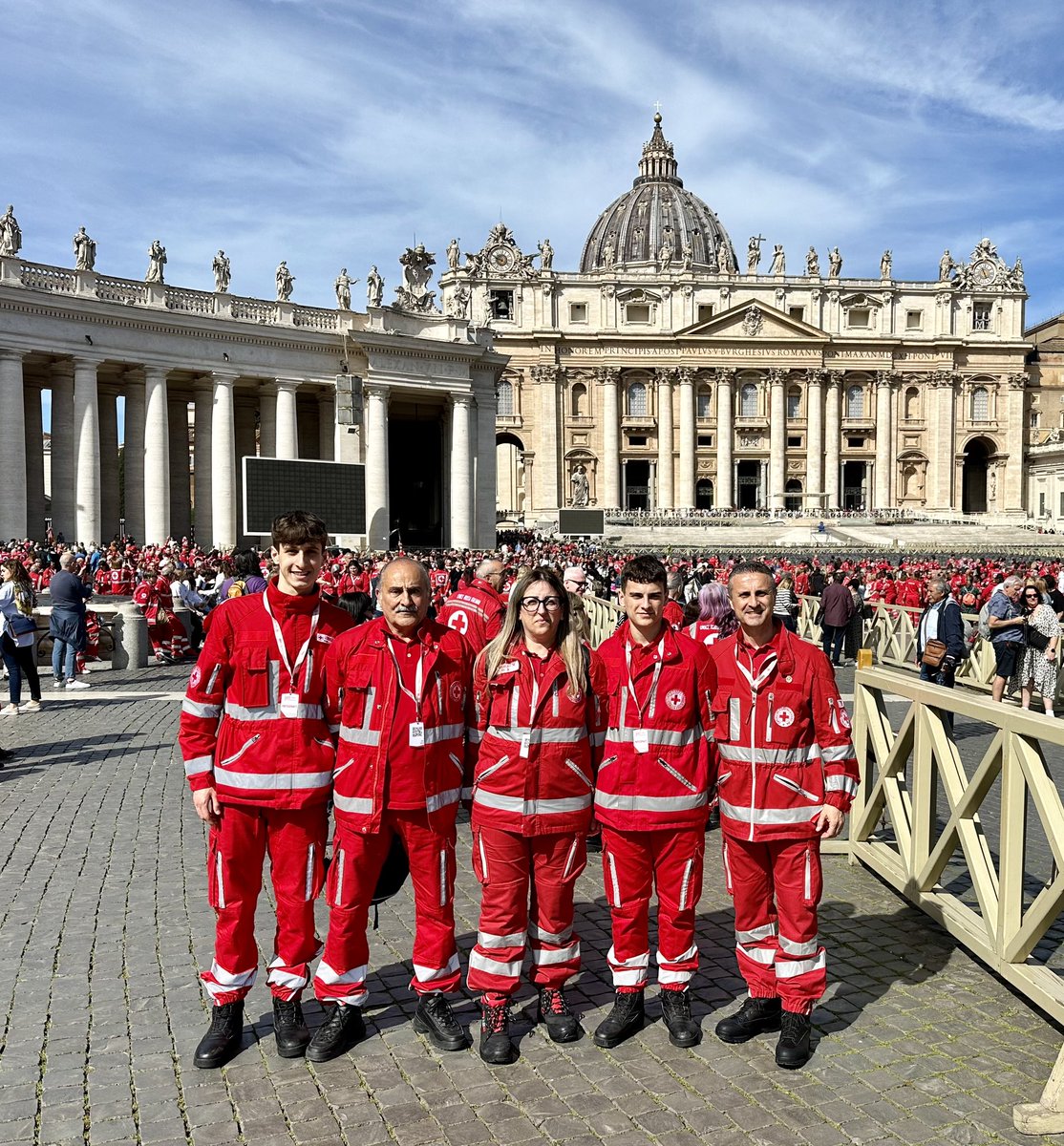 cribrindisi's tweet photo. Un incontro che rimarrà nei cuori: il nostro Comitato ha partecipato all'incontro del Papa con la Croce Rossa Italiana. Il suo messaggio ha rinnovato il nostro impegno verso i più vulnerabili, soprattutto i bambini. La sua benedizione rafforza la nostra missione umanitaria https://t.co/3nYveOQoW2