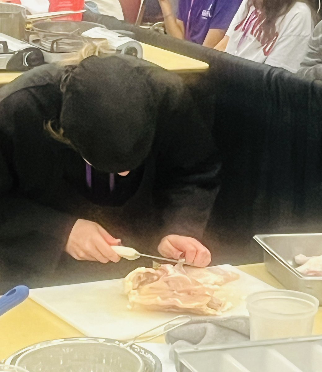 PRECISION 🔪 Cuts by Skylar, repping <a href="/Birdville_High/">Birdville High</a>. #CTEStrong

<a href="/BISDBCTAL/">BCTAL</a>
<a href="/Birdville_CTE/">Birdville ISD Career & Technical Education</a> 
<a href="/SkillsUSA/">SkillsUSA</a>