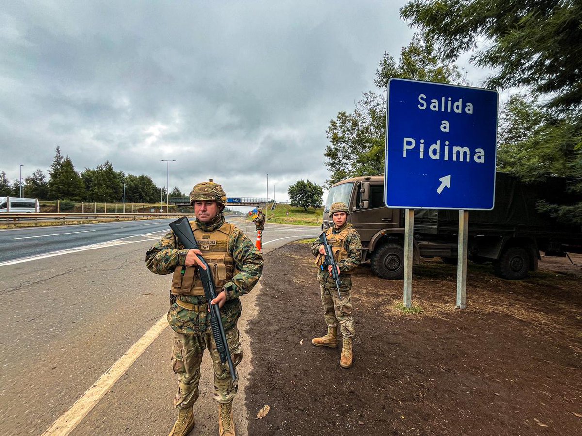 ¡En terreno y operando! Efectivos del Regimiento N°6 'Chacabuco' están desplegados en la Macrozona Sur, contribuyendo al resguardo y vigilancia de la #Araucanía.
#EjércitoTeCuida