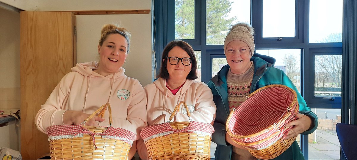 Great start to my Saturday morning catching up with the amazing duo Lisa & Lindsay of @Lilysormicic at Ormiston Library. Very busy supporting lots of people & tackling food waste thanks to @OrmiandTranent @coopuk. 👍