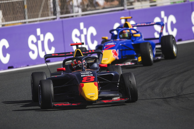 TearOffFR's tweet photo. 🟣 Max Verstappen estime que la F1 Academy est une "bonne chose" pour l'inclusion des femmes en sport automobile... cependant, des choses ne vont pas selon lui dans ce que propose la catégorie ! 🧐

💬 "C’est une bonne chose que la F1 accorde désormais une attention particulière aux femmes dans le sport automobile avec la F1 Academy."

"Même si j’ai des doutes sur la manière dont ils l'abordent. Les voitures qu'elles conduisent sont bien trop lentes. Si jamais vous voulez les faire entrer en Formule 1, il faut vraiment passer à un niveau supérieur."

"C'est bien beau que les filles soient désormais sponsorisées par des équipes de Formule 1, mais en quoi les aidons-nous réellement ? Il n’y a pas de prochaine étape pour elles maintenant. Exemple, l’écart avec une F4 est déjà bien trop grand."

(🗞️ @delimburger / #F1 / #F1Academy)