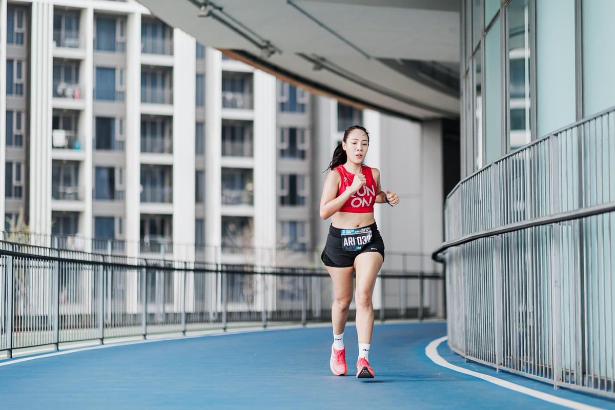 Loverunnn's tweet photo. Fill Your Run "Sky Track" งานวิ่งสุดเดือดประเดิมเปิดสาขาใหม่ที่ True Digital Park แบ่งเป็นการแข่งขัน 4 ประเภท โดยแต่ละคนวิ่ง 5 รอบ ระยะรวม 3,240 เมตร 
ขอบคุณกองเชียร์ทุกช่องทางค่ะ 

#AriRunning #FillYourRun #FillYourRunSkyTrack #AriRunningTrueDigitalParkGrandOpening https://t.co/2AKlbSYQ1Z
