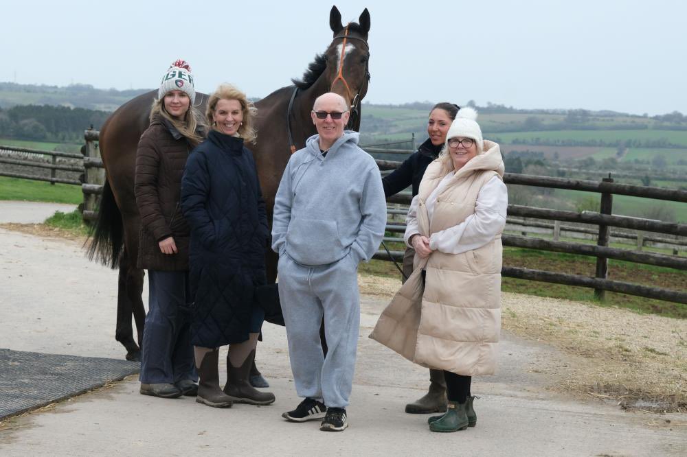 I am sure it was a great morning on the gallops as booked through @Course_Distance plenty of chatter #fun #morningonthegallops #behindthestabledoor #stabletours #cotswolds #teamthorndale