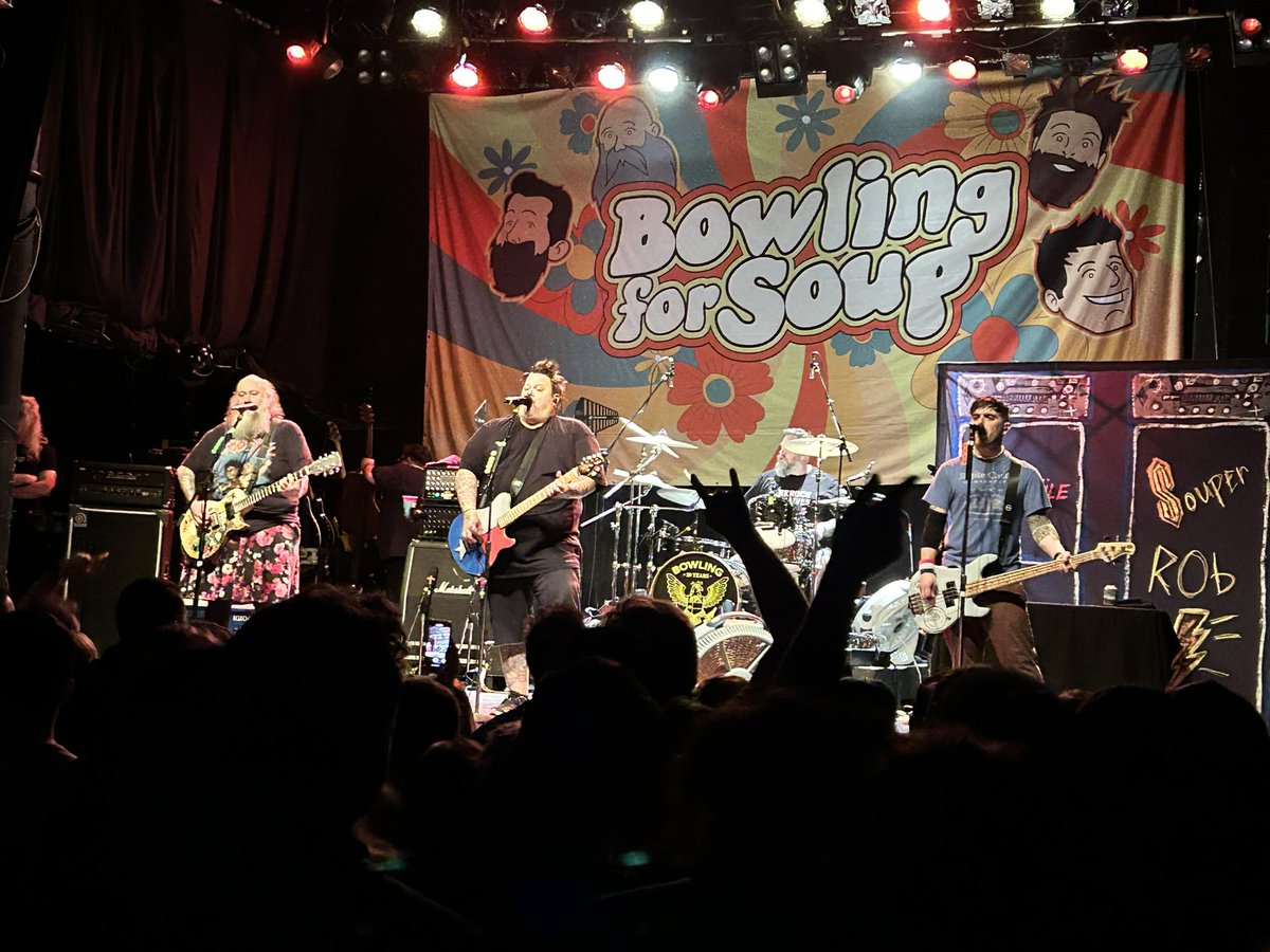 Puck McKiltum🇨🇦 (@cdn_puck) on Twitter photo I finally got see Bowling For Soup live @ the Phoenix in Toronto. Such a fun time. Special guests Rival Town and the AntiQueens.
<a href="/bfsrocks/">Bowling For Soup</a> <a href="/AntiQueens/">THE ANTI-QUEENS</a> <a href="/rivaltown/">Rival Town</a> <a href="/thephoenixtdot/">The Phoenix</a> I finally got see Bowling For Soup live @ the Phoenix in Toronto. Such a fun time. Special guests Rival Town and the AntiQueens.
<a href="/bfsrocks/">Bowling For Soup</a> <a href="/AntiQueens/">THE ANTI-QUEENS</a> <a href="/rivaltown/">Rival Town</a> <a href="/thephoenixtdot/">The Phoenix</a>