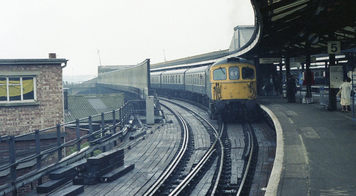 Crompton of the week.  33111 is spending time on the Portsmouth to Bristol route - seen here at Portsmouth Hbr on a gloomy 6th August 1981. Nice view of the 'secret' track beyond platform 5.  #class33 #BRblue #Britishrail