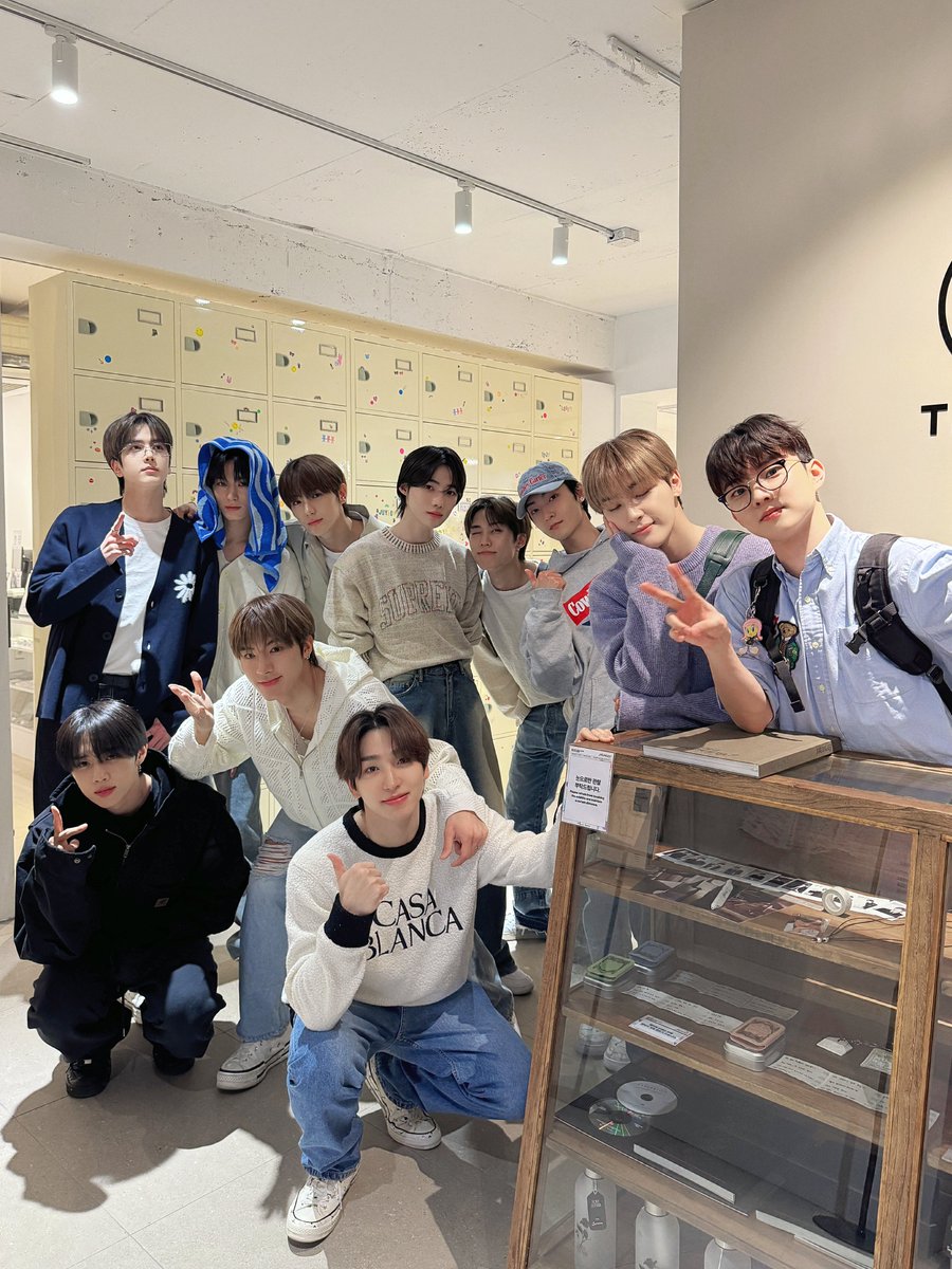 IST_THEBOYZ's tweet image. [📸] 더보이즈 오늘의 팬사인회, 팝업스토어 방문 완료✨ 더보이즈의 비타민 더비💊 더보이즈만의 판타지가 담긴 PHANTASY POP-UP STORE 많이 놀러 오세요❤️‍🔥

#THEBOYZ #더보이즈
