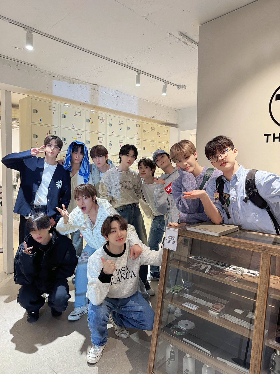 IST_THEBOYZ's tweet image. [📸] 더보이즈 오늘의 팬사인회, 팝업스토어 방문 완료✨ 더보이즈의 비타민 더비💊 더보이즈만의 판타지가 담긴 PHANTASY POP-UP STORE 많이 놀러 오세요❤️‍🔥

#THEBOYZ #더보이즈