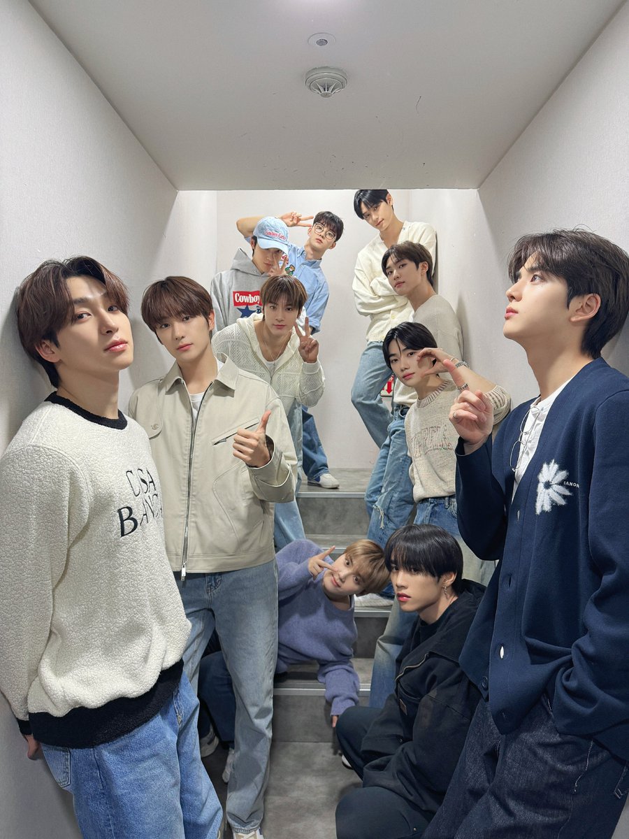 IST_THEBOYZ's tweet image. [📸] 더보이즈 오늘의 팬사인회, 팝업스토어 방문 완료✨ 더보이즈의 비타민 더비💊 더보이즈만의 판타지가 담긴 PHANTASY POP-UP STORE 많이 놀러 오세요❤️‍🔥

#THEBOYZ #더보이즈