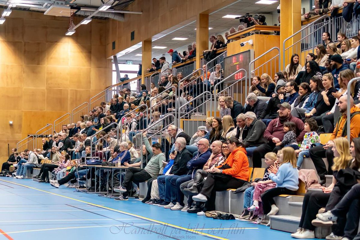 Säsongen är över! En halvek orkade vi stå emot div 1 laget Kärra HF (22-37). Men den viktigaste matchen vann vi. 488 åskådare stöttade å 50/50 lotteriet gav en vinnare fantastiska 18.370:- till en lycklig vinnare med lottnummer 2975.

Tack till alla som stöttas oss 🆑🖤⭐️