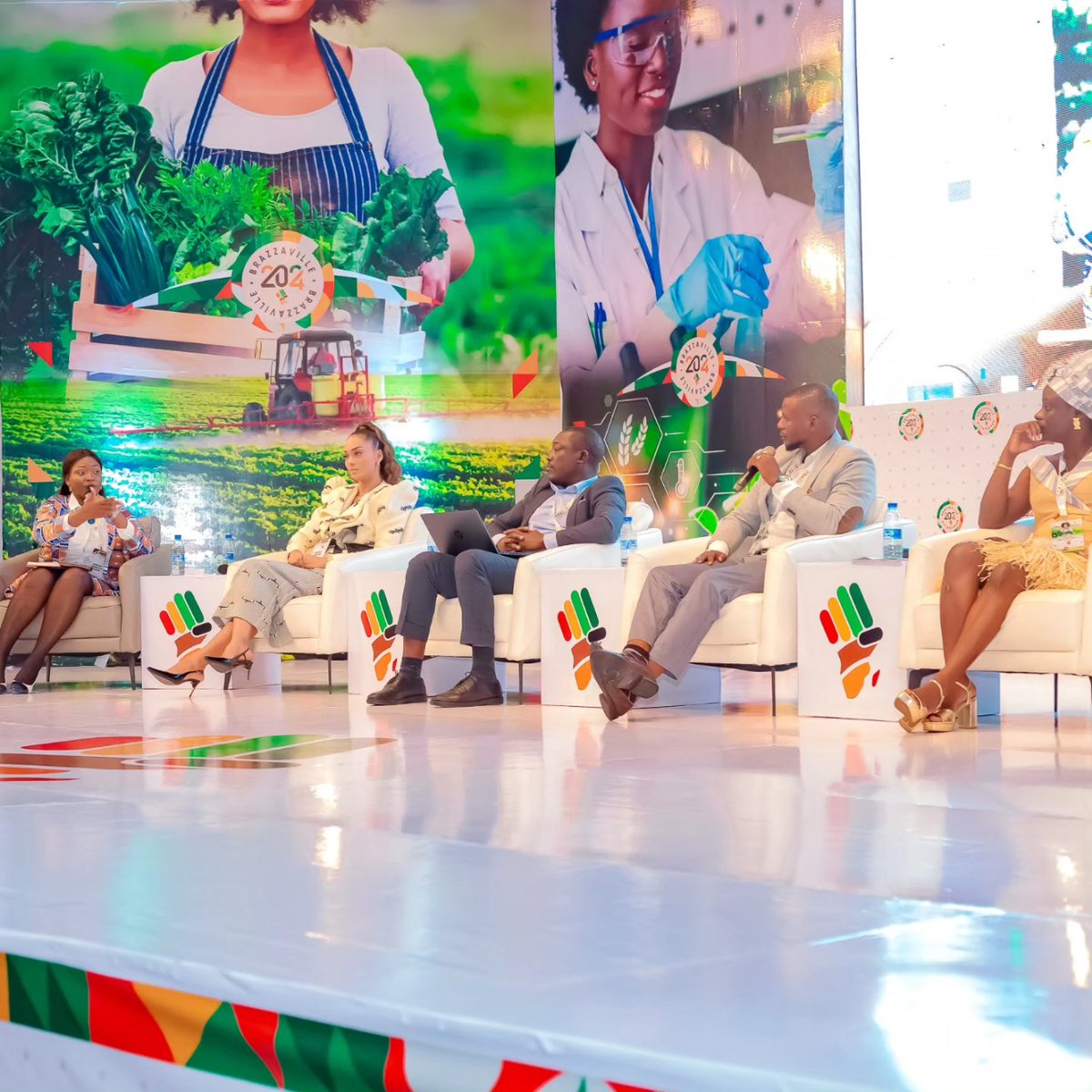 GuezereMedewe's tweet photo. Un réel plaisir d'avoir assuré le 28 Mars 2024, à #Brazza, la modération du panel d'ouverture du #Brazzaville_International_Leadership _Youth_Forum #BILYF édition 02,
Sous le thème : l'agriculture en Afrique face aux défis du réchauffement climatique. https://t.co/SCEFfvjVK5