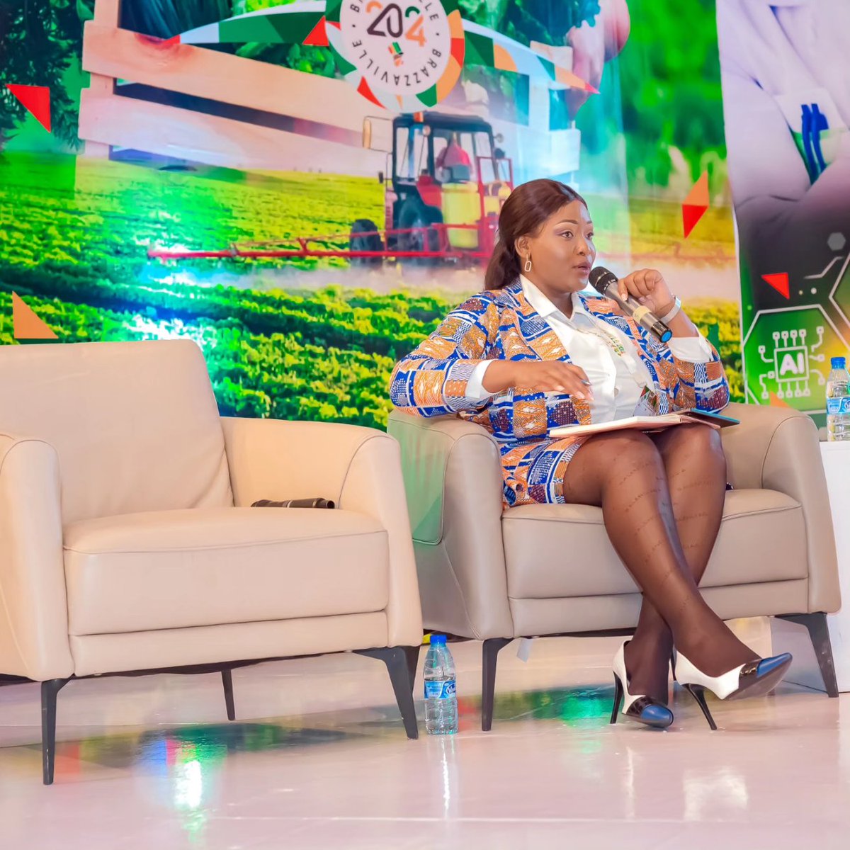 GuezereMedewe's tweet photo. Un réel plaisir d'avoir assuré le 28 Mars 2024, à #Brazza, la modération du panel d'ouverture du #Brazzaville_International_Leadership _Youth_Forum #BILYF édition 02,
Sous le thème : l'agriculture en Afrique face aux défis du réchauffement climatique. https://t.co/SCEFfvjVK5