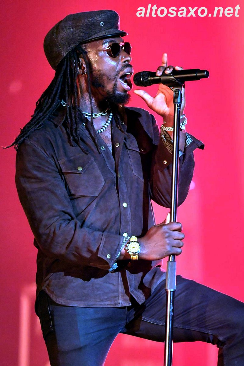 AltosaxoMusic's tweet image. Eric Burton of Black Pumas performs live at Ryman Auditorium in Nashville on April 5, 2024. #BlackPumas #psychedelicsoul #RnB  
ALTOSAXO Music Apparel 
altosaxo.net