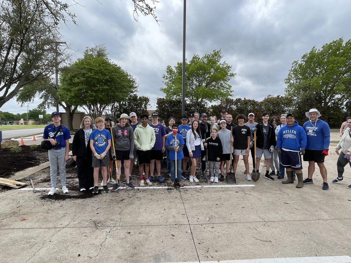 KMS_Athletics1's tweet photo. KMS Student Athletes and their families helping out for The Big Event!
Thank you Mrs. Allison for organizing our campus!!!#KISDBigEvent24
#WEcommand https://t.co/EkohE411ku