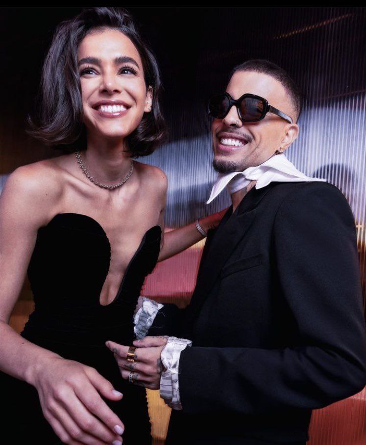 TeamRauwCol_Mun's tweet photo. Rauw Alejandro & Bruna Marquezine para #CarolinaHerrera 212 VIP ROSÉ ELIXIR y 212 VIP BLACK 🩷🖤
#rauw #rauwrauw #rarauw #rauwalejandro #212viprose #212vipblack #212elixir #212carolinaherrera #carolinaherrera #elzorro #brunamarquezine #viral https://t.co/hKzbR6empA
