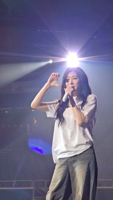 BREATHTAKING 😍 #CHAERYEONG #ITZY #ITZY_BORNTOBE_SG