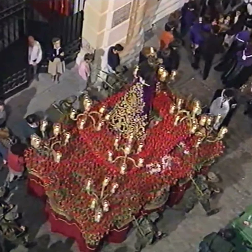 #Curiosidades 
Las antiguas largas colas de penitentes tras Nuestro Padre Jesús Nazareno Rescatado que llegaban hasta las 2 horas y que obligaban a cerrar calles por el gran número de personas que acompañaban al Señor de Córdoba.
