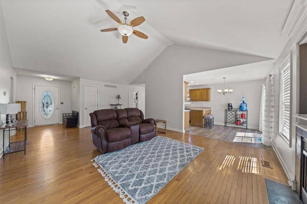 ✨✨ OPEN HOUSE ALERT ✨✨
📍13663 Barber AVE, Bonner Springs, KS 66012

Get all the details ➡️ royalfoxkc.com/d8qydo3w

Listed by: Jana Jeffery | 8168823970
Royal Fox Network powered by Real Broker, LLC

7300 W 110th St, Ste 700, Overland Park, KS 66210
785.329.9077