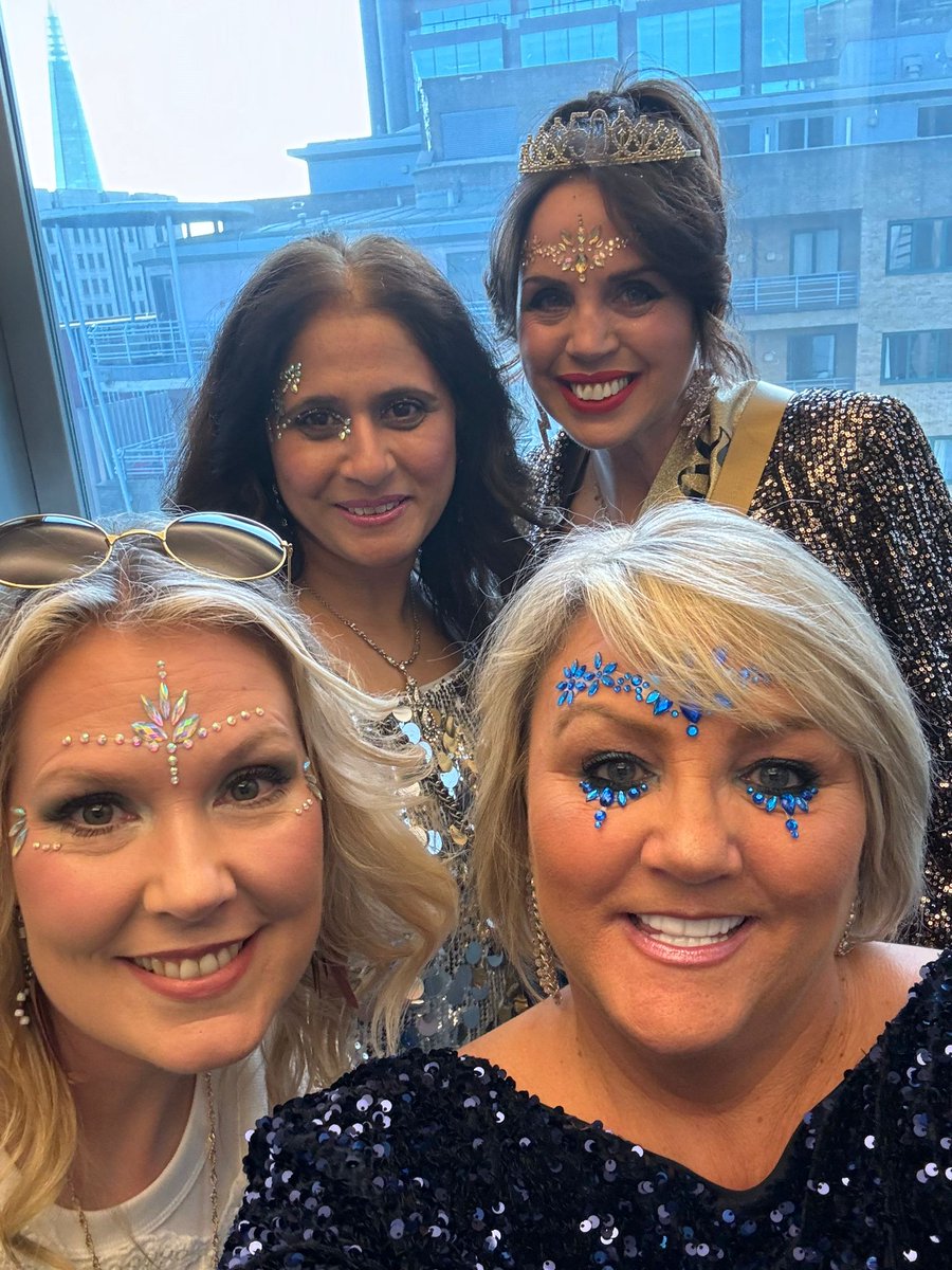 melodiemaker's tweet image. Great weekend in London! Celebratingmy 50th @ABBAVoyage  snf then tea @theritzlondon soecial times 🥰