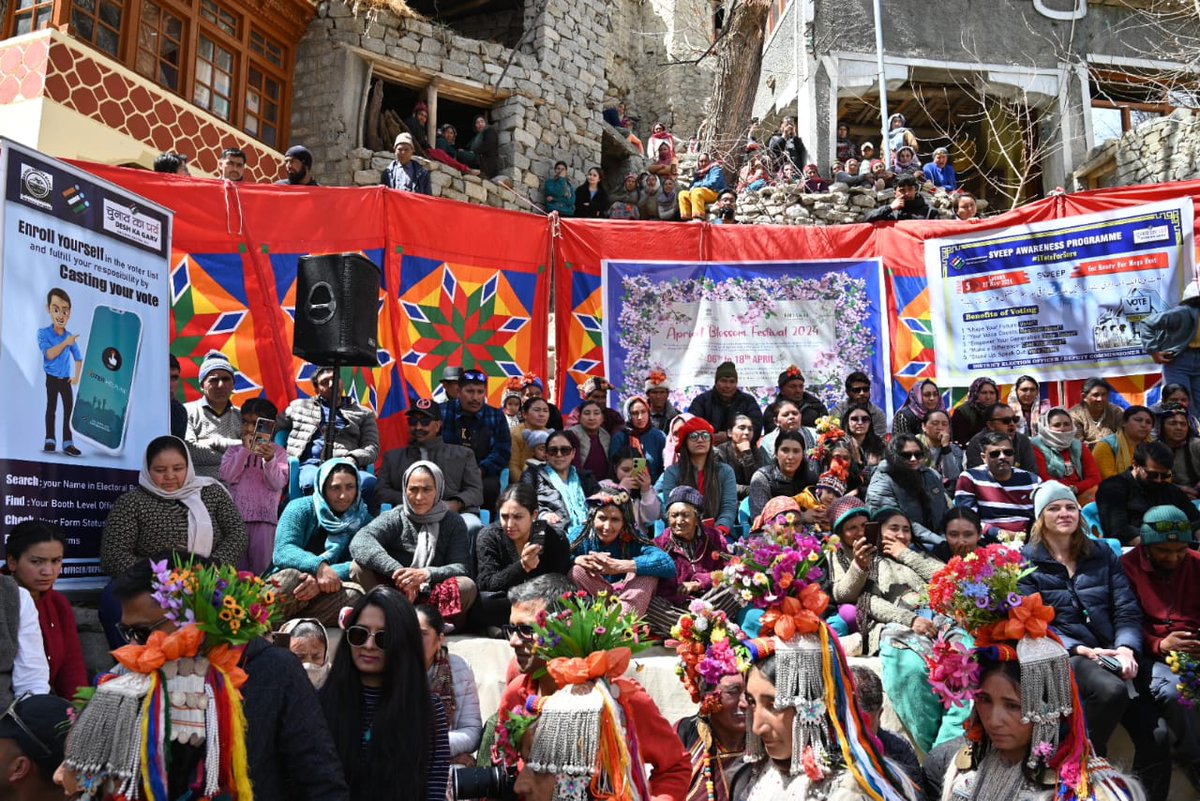 Department of Tourism Kargil today organized the first program of Apricot Blossom (Chuli Mendok) Festival in Garkone village in Kargil under the banner of 3rd #ApricotBlossomFestival. #VisitLadakh @utladakhtourism @sectourismutl @tourismgoi @incredibleindia