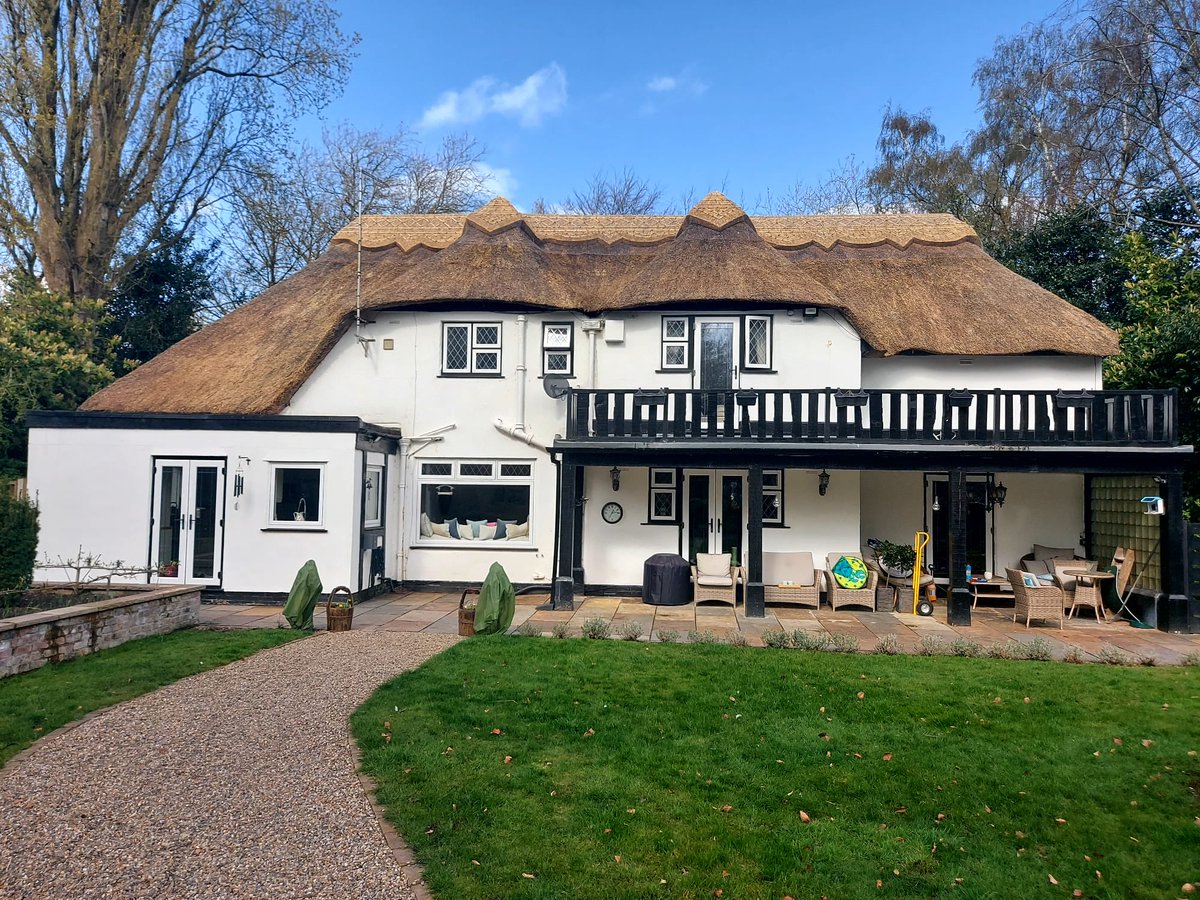 The scaffolding is down and the roof in #Hale, #Merseyside has turned out well with the new ridge and all the moss cleaned off.#Thatching. #MasterThatchers.