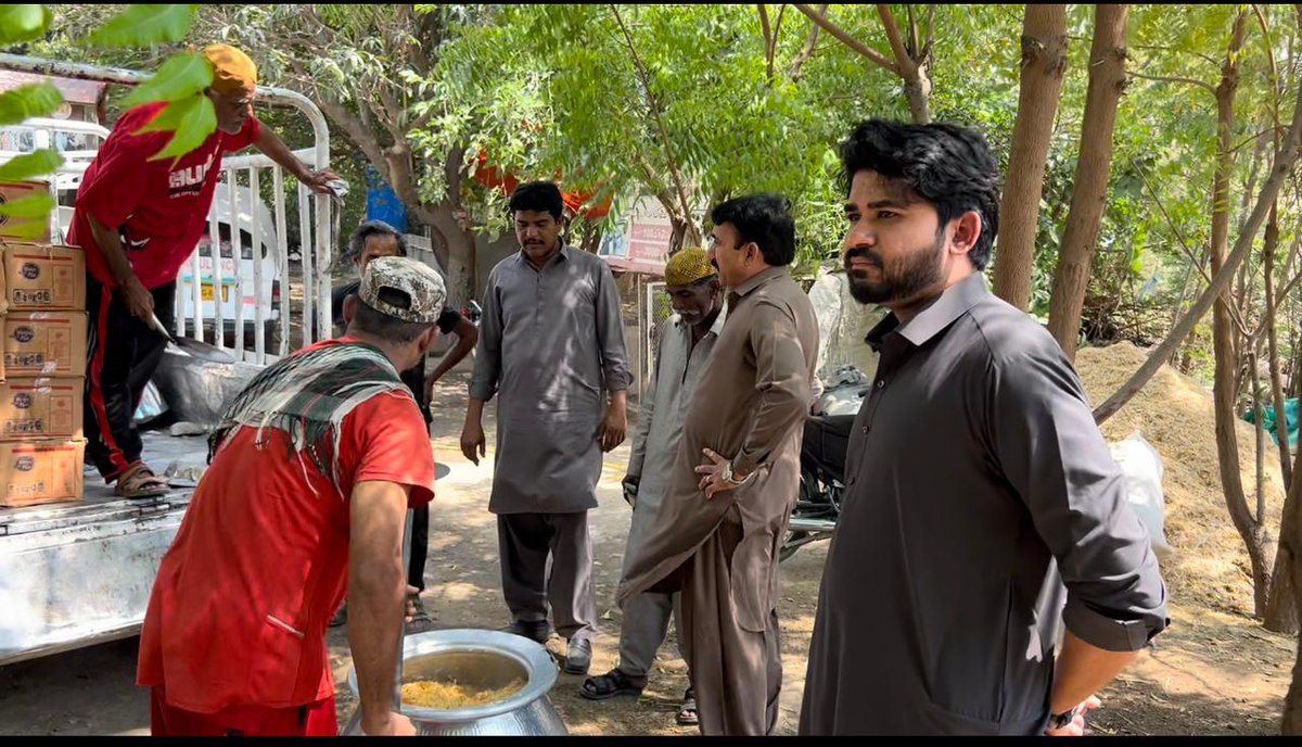 Madad_Khan7's tweet photo. صدر PPP منارٹی ونگ کراچی ڈویزن 
@MattoMushtaq 
نائب صدر پی وائی او سندھ ایم پی اے 
@RoomaMatto 
نے ضلع بدین سے پیدل #ہنگلاج_بلوچستان #نانی_ماں_مندر جانے والے قافلے کا استقبال کیا اور تمام شرکاء کا کھانا کھلایا 
@BBhuttoZardari @MediaCellPPP  @PPP_Org https://t.co/ygkga6afNC