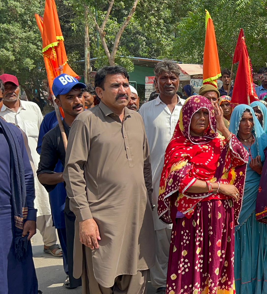 Madad_Khan7's tweet photo. صدر PPP منارٹی ونگ کراچی ڈویزن 
@MattoMushtaq 
نائب صدر پی وائی او سندھ ایم پی اے 
@RoomaMatto 
نے ضلع بدین سے پیدل #ہنگلاج_بلوچستان #نانی_ماں_مندر جانے والے قافلے کا استقبال کیا اور تمام شرکاء کا کھانا کھلایا 
@BBhuttoZardari @MediaCellPPP  @PPP_Org https://t.co/ygkga6afNC