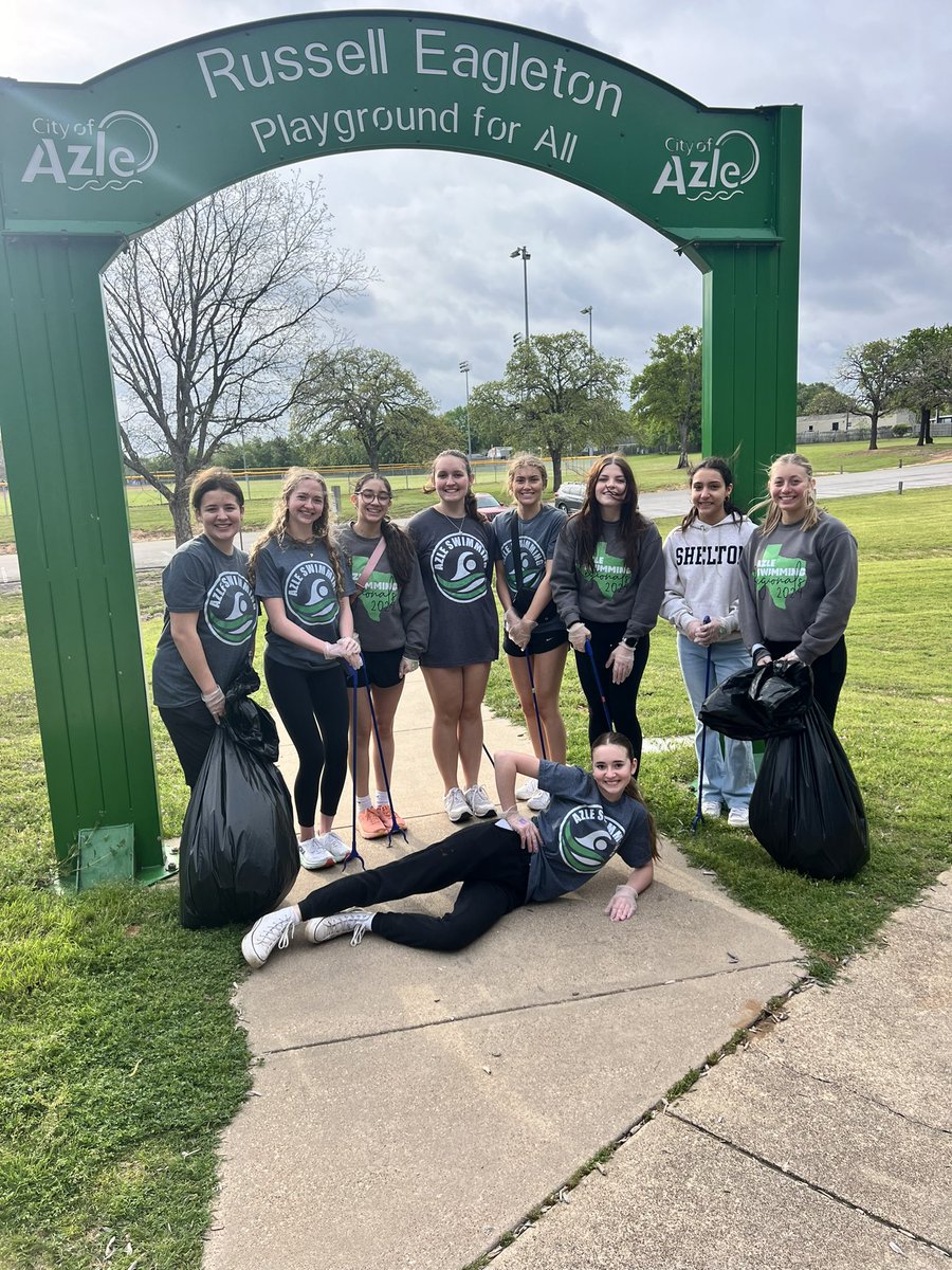 AzleSwimming's tweet photo. Azle Swimmers got up early to participate in Azle Clean Up Day. Any day giving back to our community is a GREAT Day! Hornetpride 💚🤍🖤 https://t.co/QtJUbYFOP5