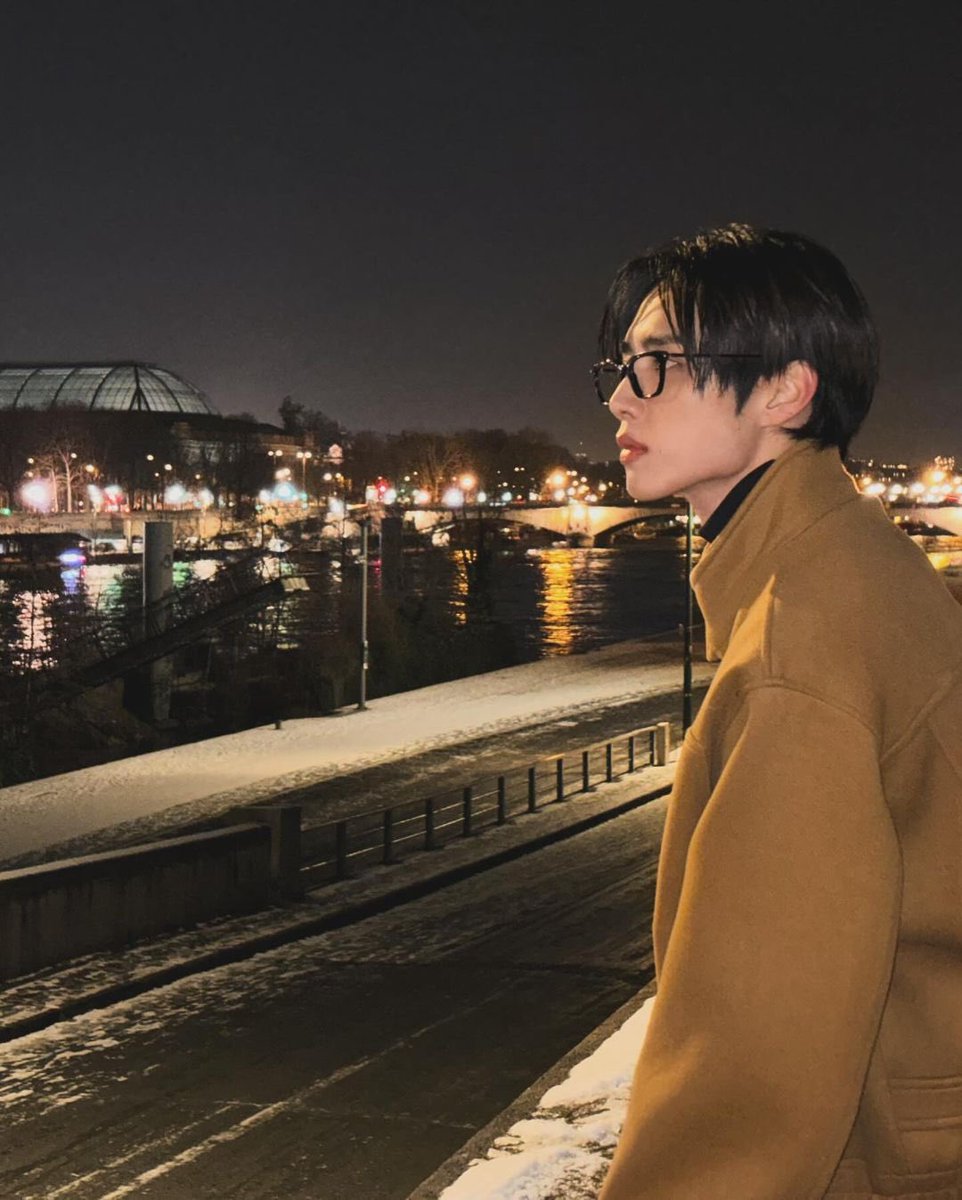 kimsunwov's tweet photo. In the quiet sanctuary of night, may your restless thoughts find solace, like weary travelers finding shelter under the vast expanse of the starry sky. Sleep well, and let the night's gentle embrace guide you to the shores of dreams. https://t.co/pc4iYRL4ct