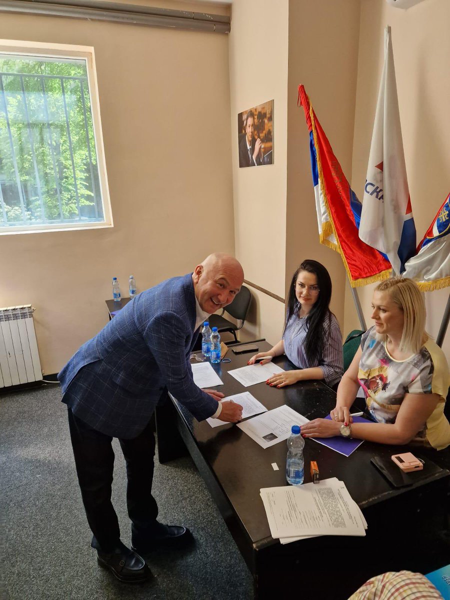 Подршка листи ,,Александар Вучић - Београд сутра’’! 🇷🇸

Сигуран сам да ће, као и на претходним београдским изборима, грађани јасно изабрати пут напретка и развоја.

Верујемо у Београд, и верујемо у победу! 💪🇷🇸
.
.
.
#srbija #beograd #beogradsutra