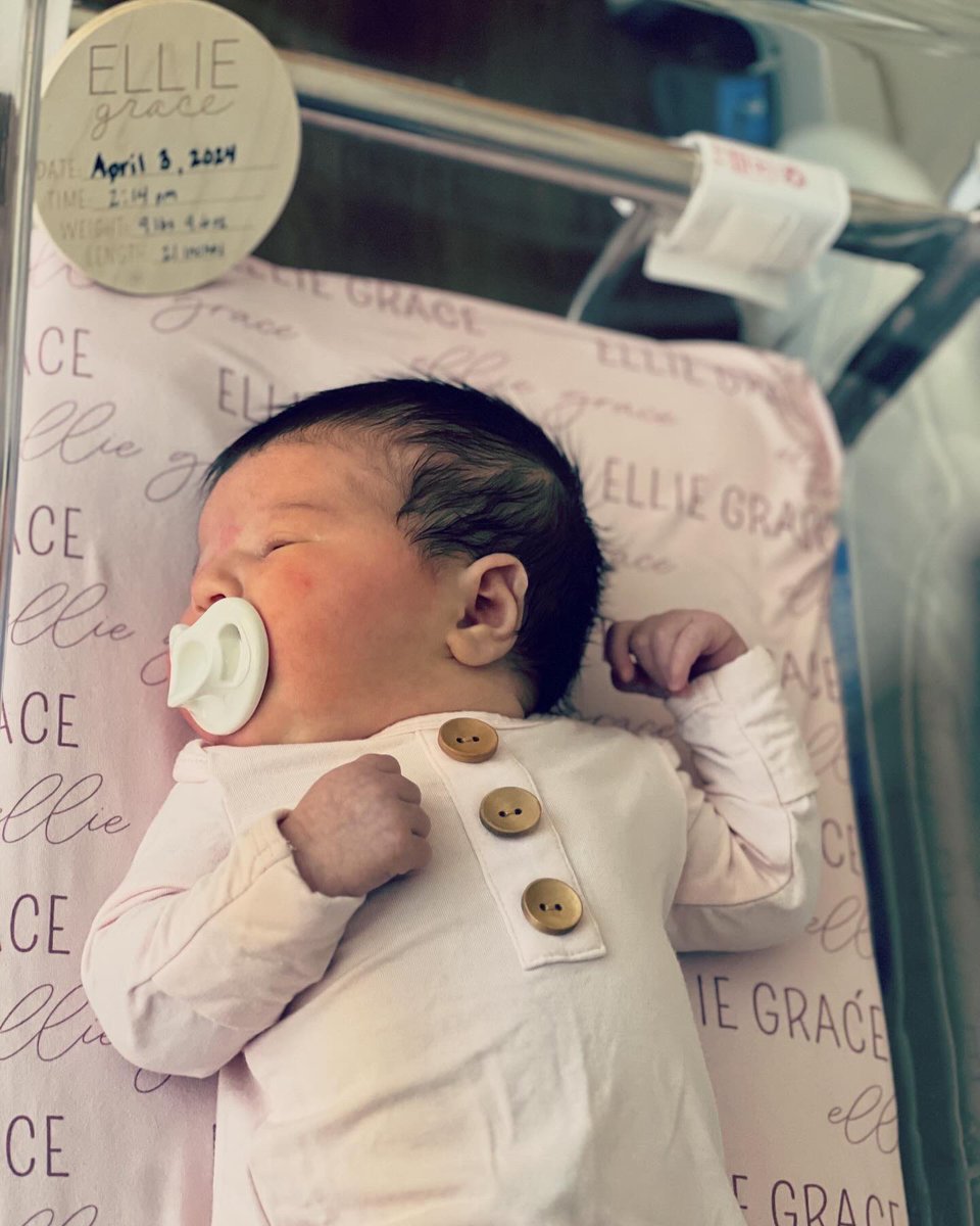 erin_bellinger's tweet photo. Welcome to the world, Ellie Grace Bellinger 💕
April 3rd, 2024
2:14pm
9 pounds 9.6 ounces 
21 inches https://t.co/GYDyqwgK34