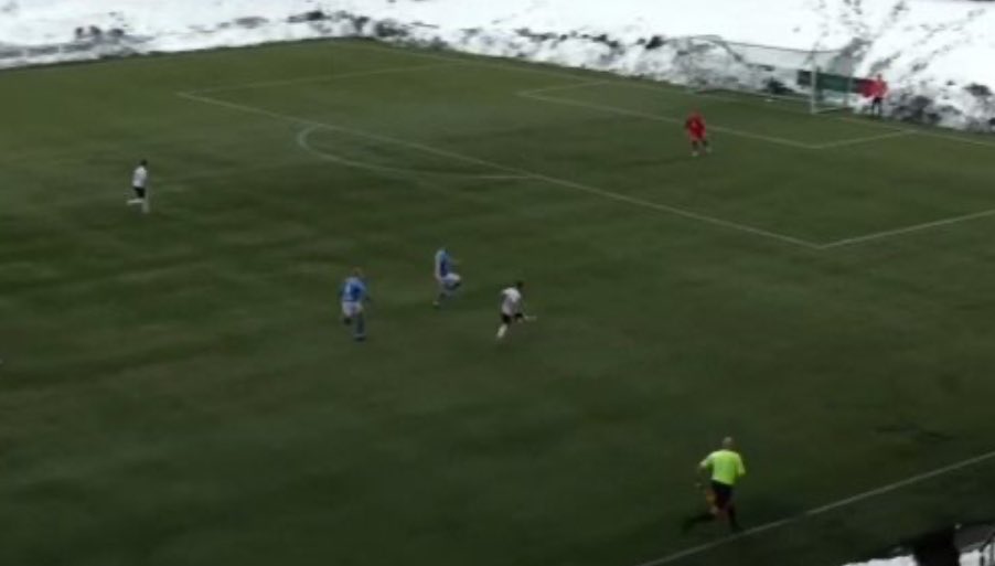 arnelysne's tweet photo. @fkeiktonsberg AD, som er på etterskudd i forhold til både forsvarere og angripere, vinker offside her og snyter @fkeiktonsberg for seieren mot @HoddFotball 
@PostNord_ligaen 
I tillegg fikk Hødd et straffespark av det svært tvilsomme slaget. https://t.co/NkmOgTvpRh