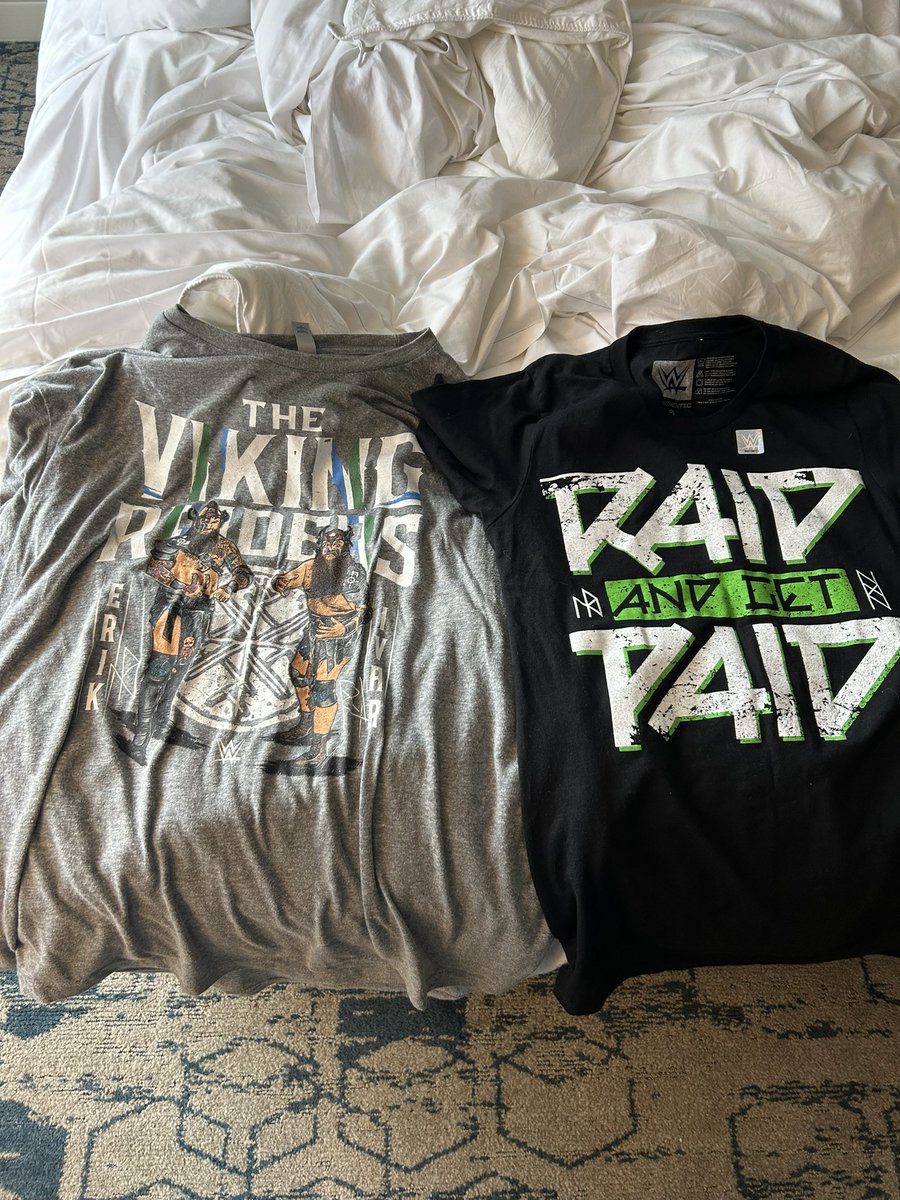 Aberna16Matthew's tweet photo. Day made! @onlocationexp @Erik_WWE @Ivar_WWE we had our shirts ready!!! Thanks for being awesome to this young man!!! #raidandgetpaid https://t.co/Jz82YDHTeU
