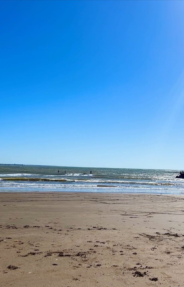 Gracias a Dios no habia guardado la malla 👙. 05 de Abril en @MarDelPlataARG con máxima de 28grados