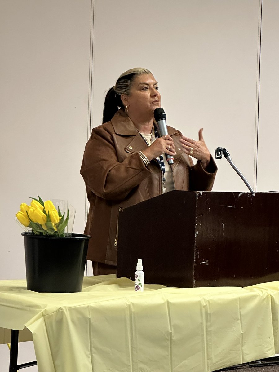 Watching @AFTEVPDeJesus bring down the house at @BTU66 @AFTMass as she talks about the #PSRPbillofrights! #livingwage #safeworkingconditions! @AFTunion