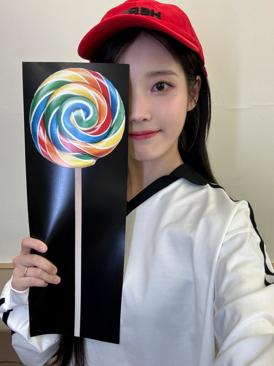 _IUofficial's tweet photo. [📷]
240406
2024 IU H.E.R. WORLD TOUR
CONCERT IN TAIPEI DAY 1

보이니 5년 뒤 우리 
얼마나 사랑스럽지 말야🩷

#아이유 #IU
#HER #HER_WORLD_TOUR https://t.co/jyxmfpXsf1