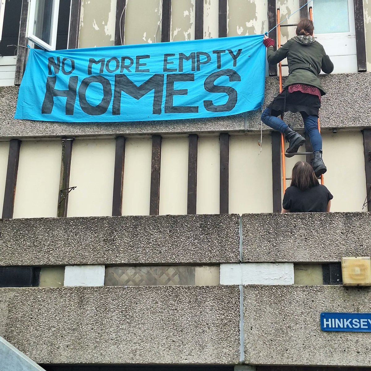We are LIVE occupying one of the many empty homes on the Lesnes estate in protest against demolition and destruction of our community. We demand @PeabodyLDN #RefurbishDontDemolish #Fillemptyhomes Join Us! 24 Hinksey Path SE2 9TB